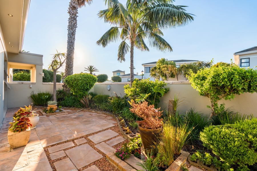 5 Bedroom Property for Sale in Sunset Links Western Cape